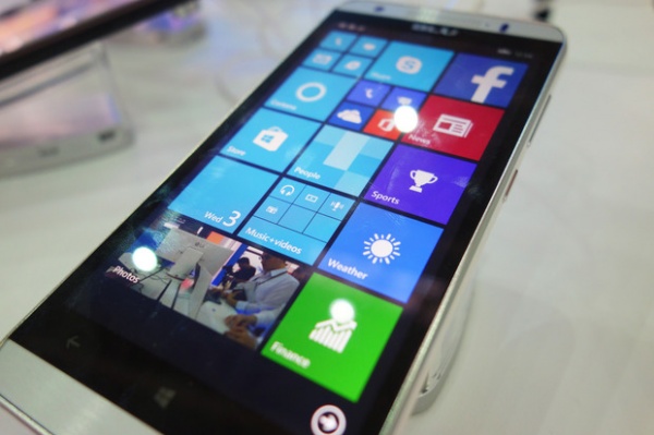 A Microsoft nem az Androiddal és a iPhone-nal versenyez, hanem egy új versenyszámot indít saját magának. hatalmas_durranasnak_igerkezik_az_uj_windows_phone_screenshot_20161227175742_1_nfh.jpg